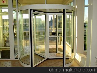 豪華三翼自動(dòng)旋轉(zhuǎn)門(mén) 蘇州旺通皇盾門(mén)窗的卓越之作